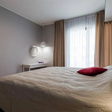 Apartments, Quiet With Free Parking And Ac. *