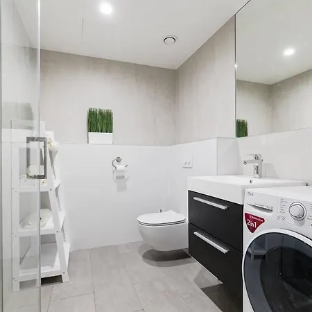 Apartments, Quiet With Free Parking And Ac. Apartament