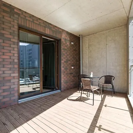 Apartments, Quiet With Free Parking And Ac.