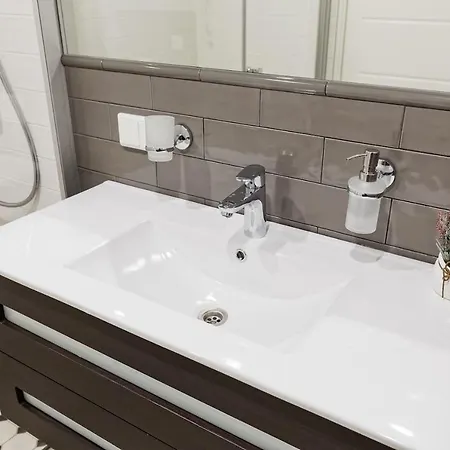 Apartments, Quiet With Free Parking And Ac. Apartament