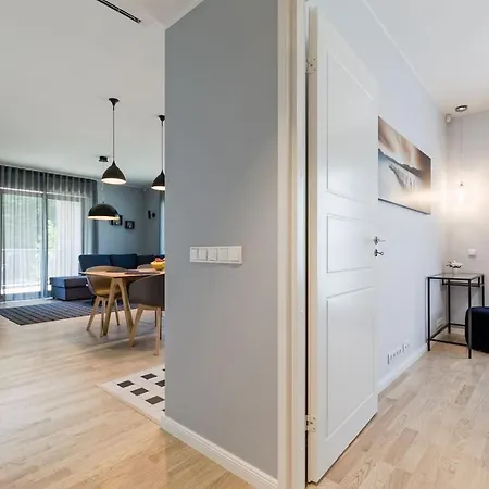 Apartments, Quiet With Free Parking And Ac. Apartment