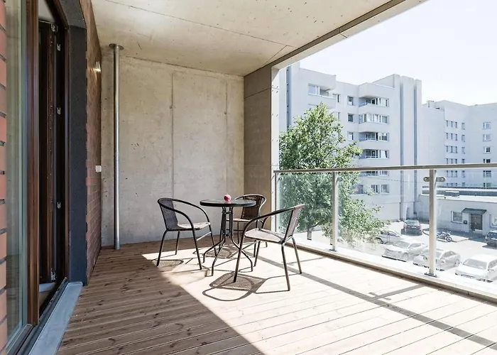 Apartments, Quiet With Free Parking And Ac. *