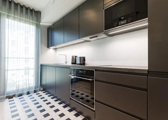 Apartments, Quiet With Free Parking And Ac. Apartment