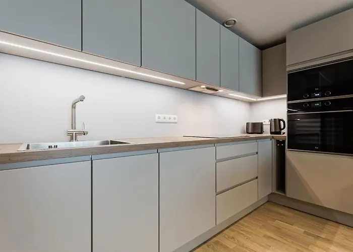 Apartments, Quiet With Free Parking And Ac. Apartment