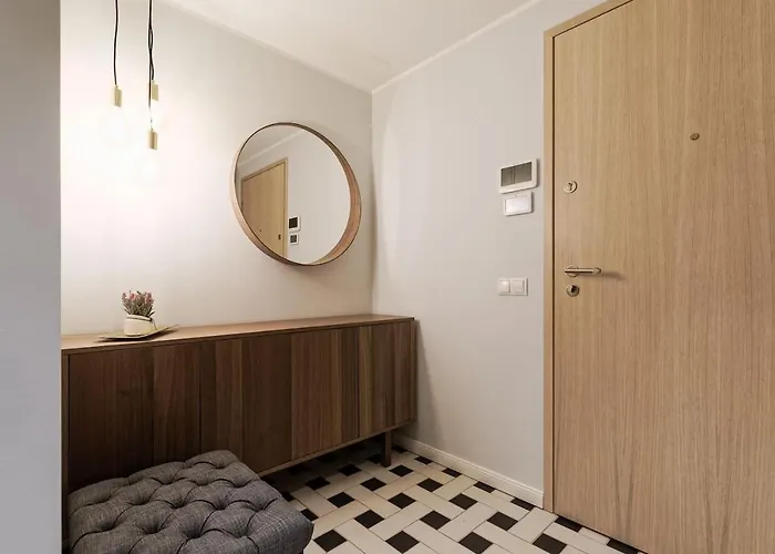 Apartments, Quiet With Free Parking And Ac.