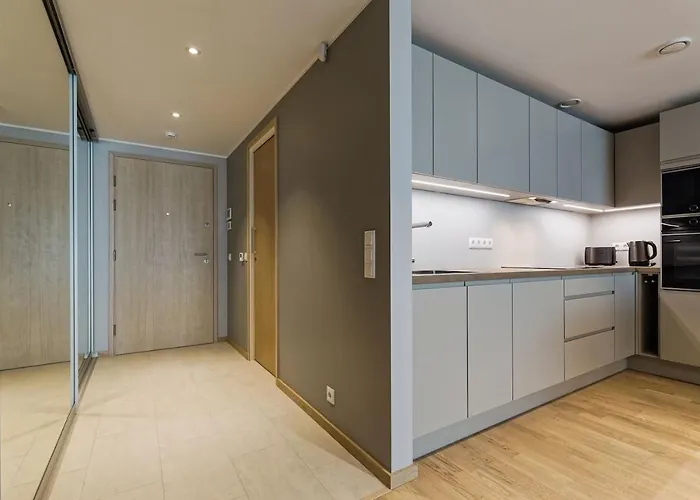 Apartments, Quiet With Free Parking And Ac. Apartment *