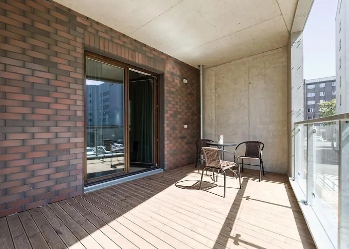 Apartments, Quiet With Free Parking And Ac.