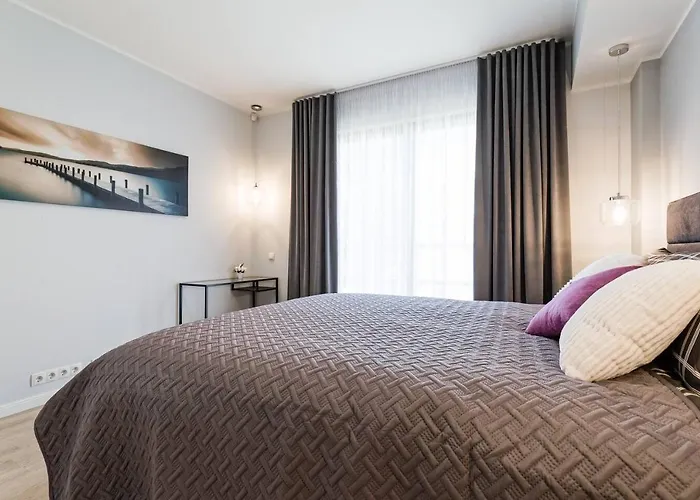 Apartments, Quiet With Free Parking And Ac. Apartment