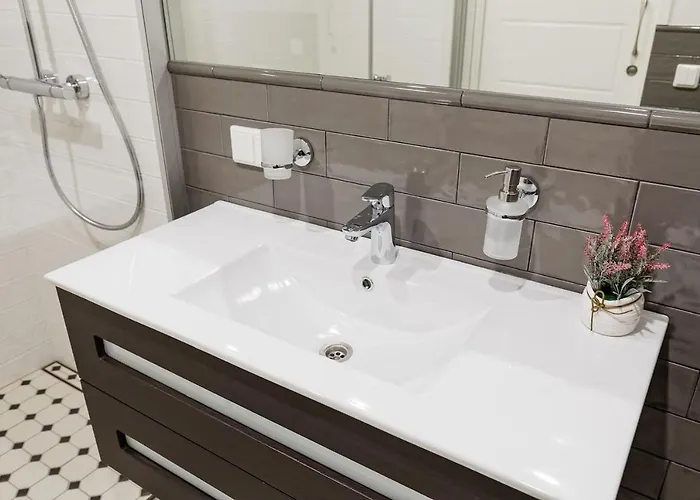 Apartments, Quiet With Free Parking And Ac. 公寓