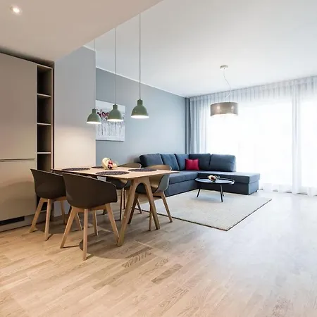 Apartments, Quiet With Free Parking And Ac.