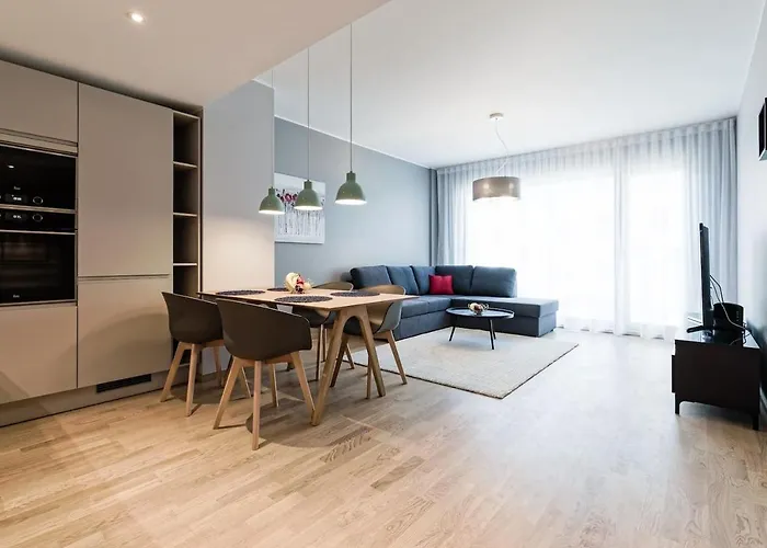 Apartments, Quiet With Free Parking And Ac.