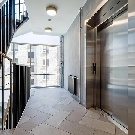 Apartments, Quiet With Free Parking And Ac. Apartamento Tallin
