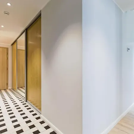 Apartments, Quiet With Free Parking And Ac. Apartamento Tallin